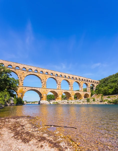 Acueducto de tres niveles Pont du Gard — Foto de Stock