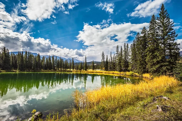 Malé povrchové jezero — Stock fotografie