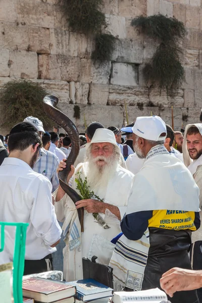 Muro occidental del templo lleno de gente —  Fotos de Stock