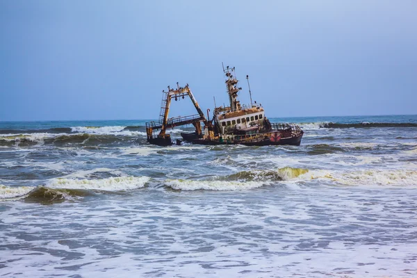 Navio naufragado na costa do Oceano Atlântico — Fotografia de Stock