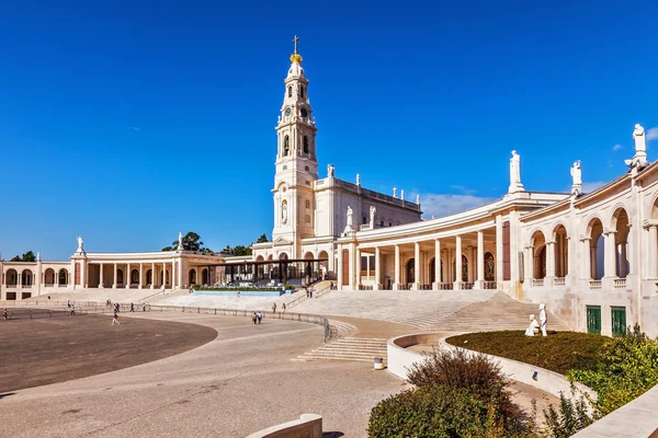 Magnifika katedral komplex och kyrkan — Stockfoto