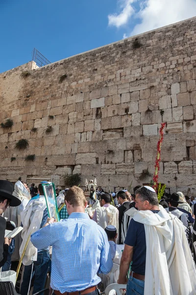 Crowd of Jewish worshipers — Stock Photo, Image