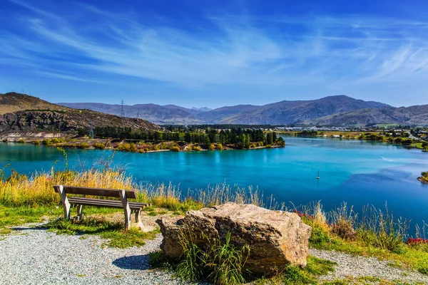 Cozy Bench Set Lake Picturesque Lake Dunstan Town Cromwell Magic — Stock Photo, Image