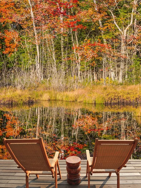 Wooden Comfortable Loungers Shore Pond Magnificent Resort French Canada Mont — Stock Photo, Image