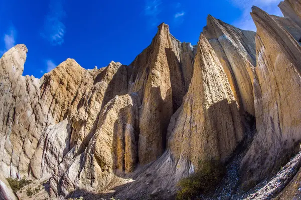 Argila Pitoresca Atingiu Pico Afloramentos Nas Colinas Argila Cliffs Separados — Fotografia de Stock