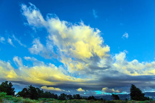 神奇的云彩艺术摄影的艺术 新西兰 太平洋海岸 艺术风格的明信片和贺卡 生态和摄影旅游的概念 — 图库照片