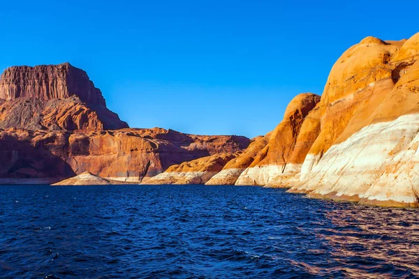 Tour Auf Einem Ausflugsboot Auf Einem Künstlichen Stausee Lake Powell — Stockfoto