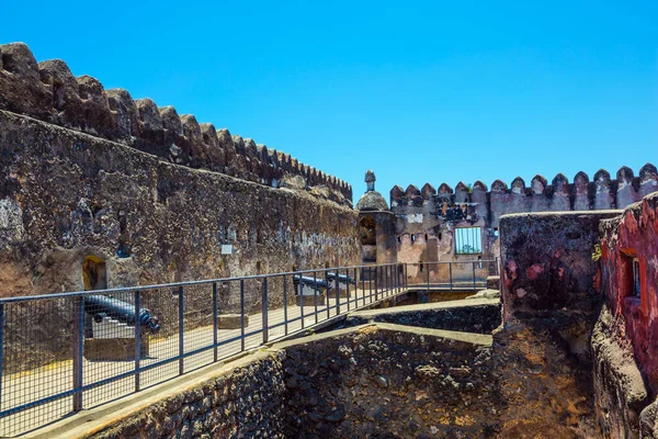 Loopholes Armas Las Gruesas Paredes Antiguas Kenia Fuerte Jesús Fortificación — Foto de Stock