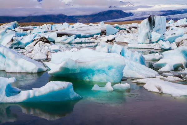 冰川提供水冰湖约库尔沙隆 Vatnajokull 冰岛最大的冰川 日落照亮了冰川 北部极端旅游业的概念 — 图库照片