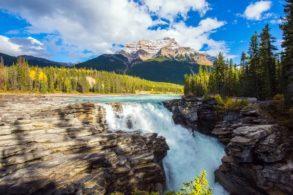 Jasper Park Rocky Mountains Canada Famous Rugged Athabasca Falls Mountains — Stock Photo, Image