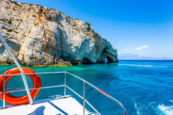 Skvělá Dovolená Řecku Plavba Jachtě Podél Malebného Ostrovního Pobřeží Jasně — Stock fotografie