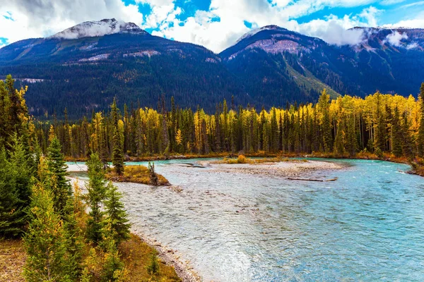 Grande Lago Tra Montagne Colorate Foreste Conifere Autunnali Concetto Turismo — Foto Stock