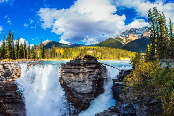 Kanada Rocky Dağları Nda Kızılderili Yazı Seyahat Fotoğraf Turizmi Güçlü — Stok fotoğraf