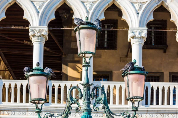 Decoratieve Straatlantaarns Voorgevel Decoratieve Elementen Doge Palace Magische Reis Naar — Stockfoto