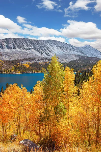 Rock Creek Carretera Lago Otoño Exuberante Montana Hojas Anaranjadas Amarillas — Foto de Stock