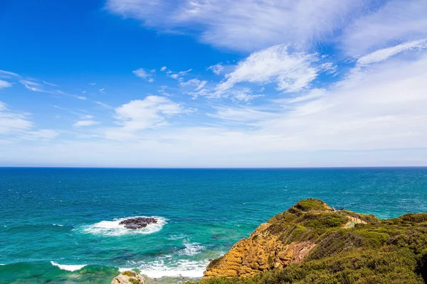 Costa Del Pacífico Playa Arena Rocas Costeras Espuma Del Oleaje — Foto de Stock