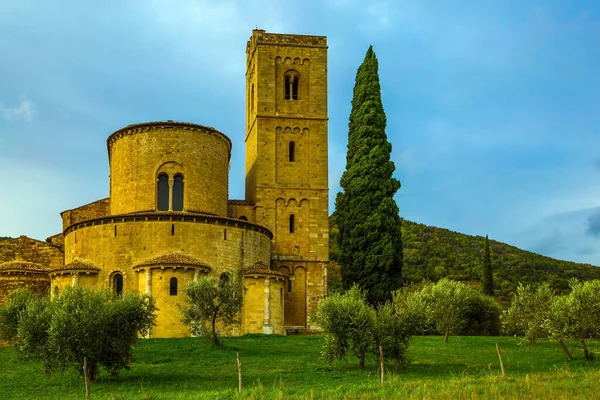 Antiga Abadia Medieval Magnífica San Antimo Toscana Pitoresca Cipreste Alto — Fotografia de Stock