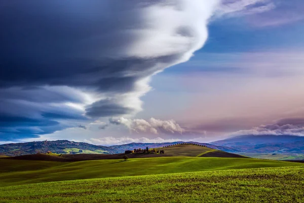 Agritourism Rural Farms Picturesque Hills Tuscany Harvest Gorgeous Powerful Clouds — Stock Photo, Image