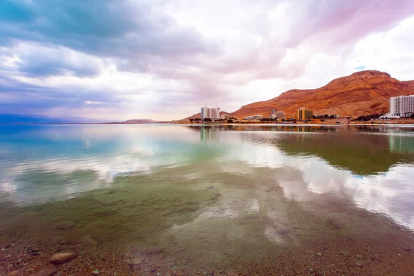 Low Winter Clouds Reflected Green Water Smooth Surface Salty Sea — Stock Photo, Image