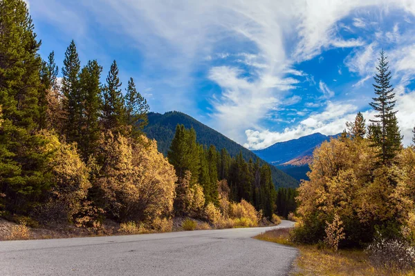 Kananaskis Road Rocky Mountain Lush Autumn Canadian Rockies Mountain Valley — Stock Photo, Image