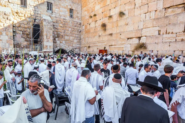 Jeruzalém Israel Září 2018 Židé Modlí Zabaleni Bílém Talitu Požehnání — Stock fotografie