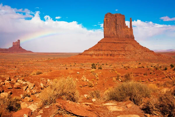 Monument Valley Είναι Μοναδικό Γεωλογικό Σχηματισμό Ηπα Μίτενς Τεράστιες Μάζες — Φωτογραφία Αρχείου