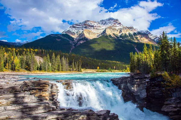 Dağlar Nehirler Şelaleler Muhteşem Manzaralar Oluşturur Jasper Parkı Kanada Nın — Stok fotoğraf