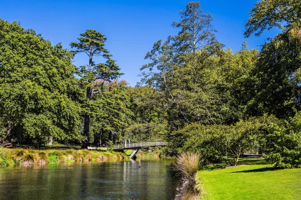 Christchurch Natursköna Trädgård Vacker Dag Tidigt Hösten Ganska Tyst Flod — Stockfoto