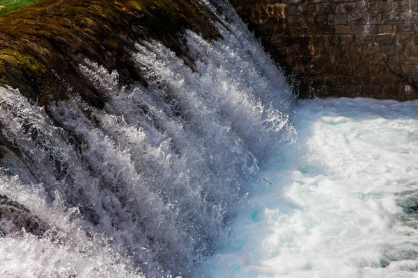 Waterval Van Het Meer Fuzine Gele Oranje Bomen Alpen Noord — Stockfoto