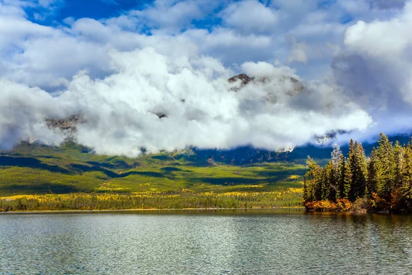 Der See Ist Mit Leichtem Wasser Bedeckt Pyramidensee Kalter Sonniger — Stockfoto