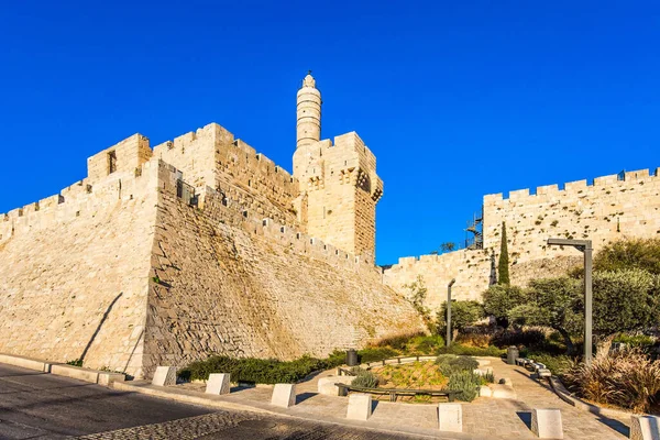 暑い夏の日没 強力な二重保護壁は ダビデの街をエルサレムに囲みます 歴史的 写真観光の概念 — ストック写真