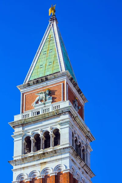 Linda Campanile Decorado Com Leão Alado Praça San Marco Monumento — Fotografia de Stock