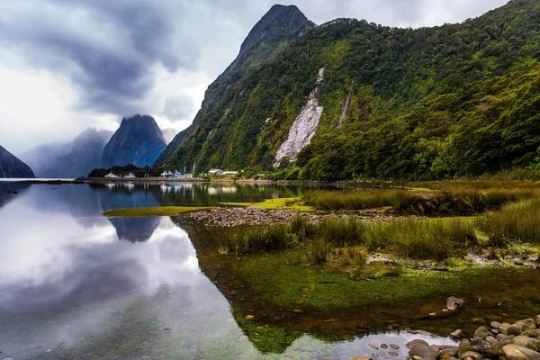 Nueva Zelanda Tierra Duendes Hobbits Agua Suave Espejo Del Fiordo — Foto de Stock