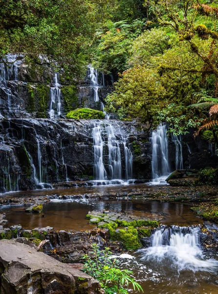美丽而壮观的瀑布 普拉卡努伊瀑布 新西兰 南部风景之路 环境和摄影旅游的概念 — 图库照片