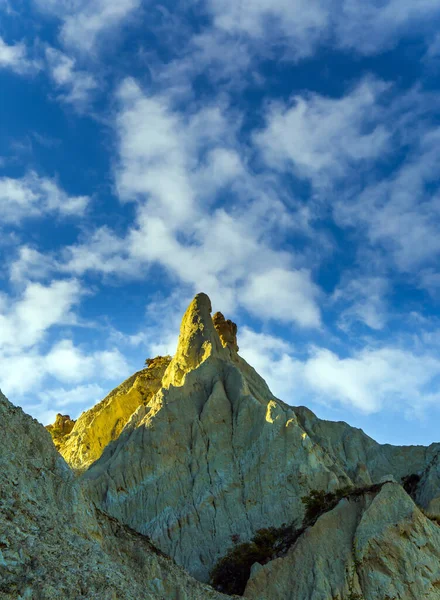 Viaje Isla Sur Acantilados Altos Arcilla Blanca Con Picos Agudos — Foto de Stock