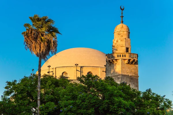 Kubbedeki Müslüman Camisi Hilal Minaresi Gün Batımı Müslüman Camisi Hilal — Stok fotoğraf