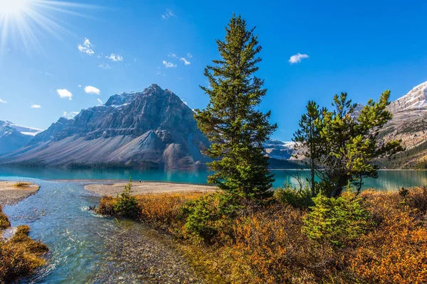 Majestätische Rocky Mountains Kanada Alberta Gletschersee Mit Azurklarem Wasser Rund — Stockfoto