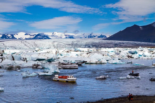 Туристическая Экскурсионная Лодка Лагуна Jokulsaurloun Парке Скафтафель Исландия Холодный День — стоковое фото