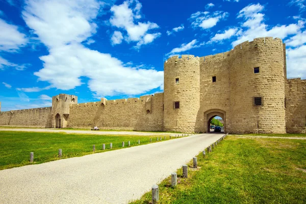 Resmedilmeye Değer Güçlü Kapılar Liman Kenti Aigues Mortes Çevreleyen Antik — Stok fotoğraf