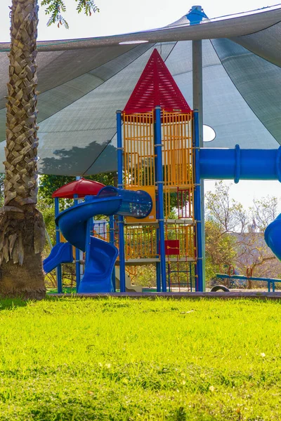 Çocuklar Için Oyun Alanı Oyun Parkının Üzerinde Özel Bir Çadır — Stok fotoğraf