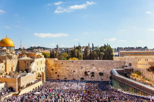 Enorme Multitud Judíos Oración Plaza Frente Muro Occidental Del Templo —  Fotos de Stock