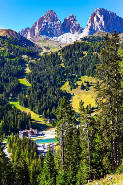 Dolomiterna Asfalterad Motorväg Går Genom Alperna Erosion Har Skapat Landskap — Stockfoto