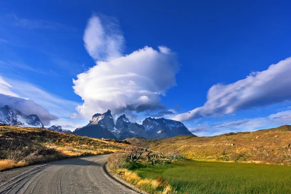 Las nubes sobre los Kuernos —  Fotos de Stock