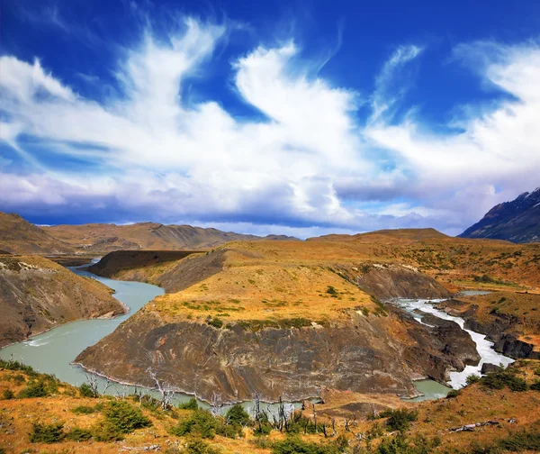 Paine nehir bir at nalı şeklinde kıvrılıyor. — Stok fotoğraf