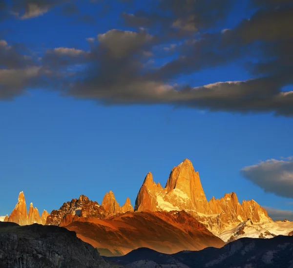 El magnífico amanecer sobre el Fitzroy — Foto de Stock