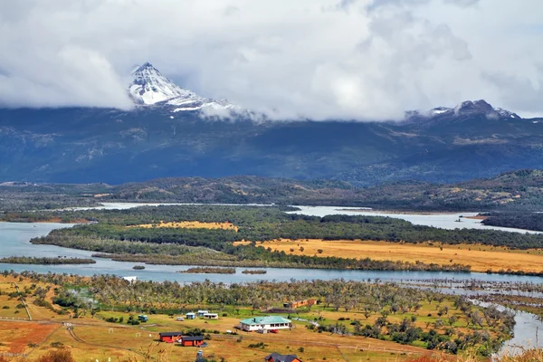 La valle è attraversata — Foto Stock