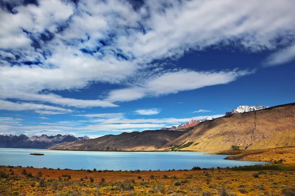 Lago no vale alto — Fotografia de Stock