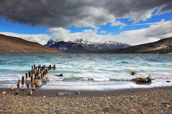 Nubes de tormenta y fuerte viento — Foto de Stock