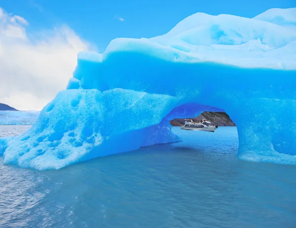 El iceberg y el agua fría — Foto de Stock