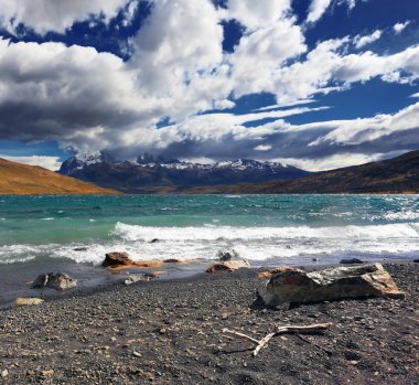 Yüksek dalgalar güçlü rüzgar esiyor